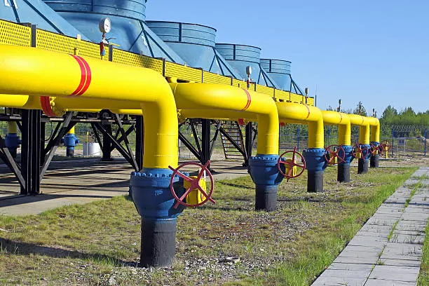 Instalación industrial que está diseñada para poder llevar a cabo proceso de distribución de gas para actividades económicas.