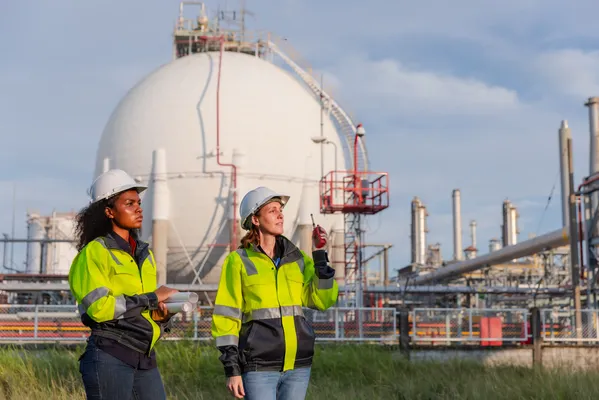 Ingenieras especializadas en manejo de instalación de tubería de gas natural en Monterrey