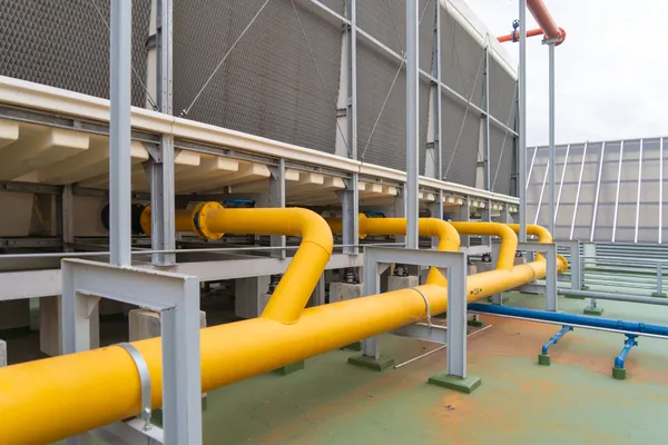 Foto de Operación industrial donde se sabe qué materiales de tubería son válidos para gas natural según la NOM-002-SECRE-2010