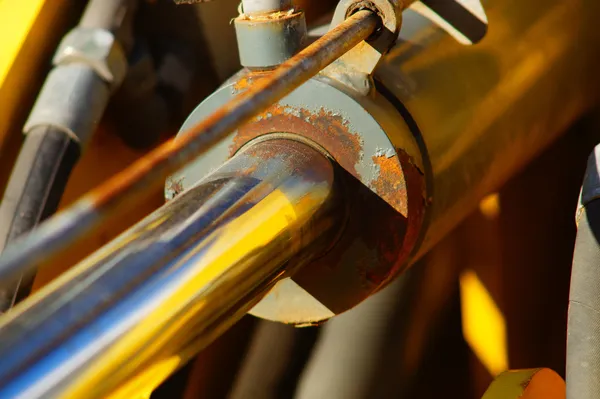 Foto de una tubería que está oxidada, que es una de las señales de que tu instalación de gas necesita una revisión urgente