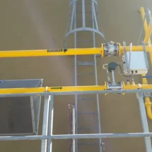 Fotografía a tuberías de acero color amarillas usadas para la instalación de tuberías de gas natural